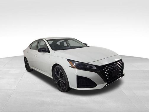 2023 Nissan Altima SR FWD