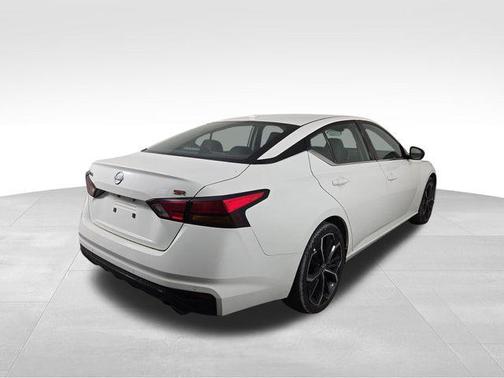 2023 Nissan Altima SR FWD