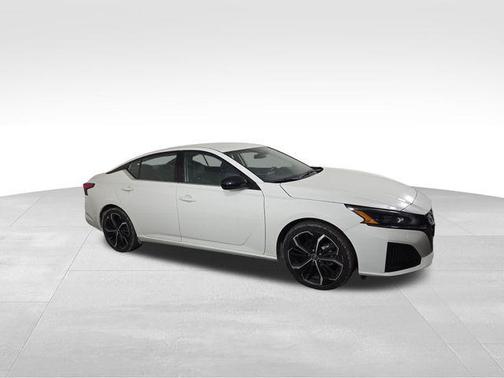 2023 Nissan Altima SR FWD