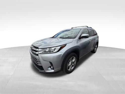 Celestial Silver Metallic 2019 Toyota Highlander Limited