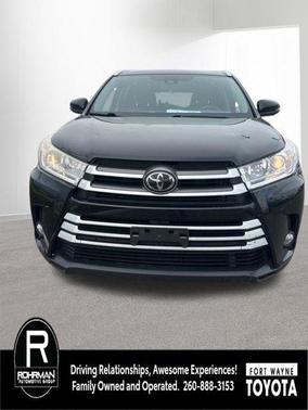 Midnight Black Metallic 2018 Toyota Highlander XLE