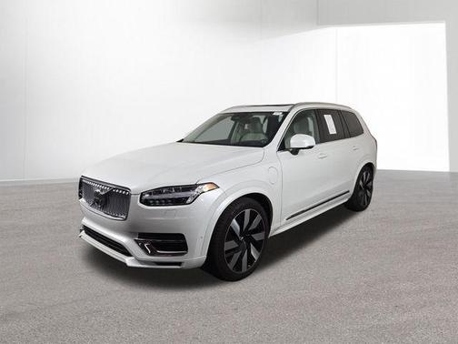 2023 Volvo XC90 Recharge Plug-In Hybrid T8 Ultimate Bright Theme 7-Seater