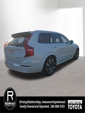 2023 Volvo XC90 Recharge Plug-In Hybrid T8 Ultimate Bright Theme 7-Seater