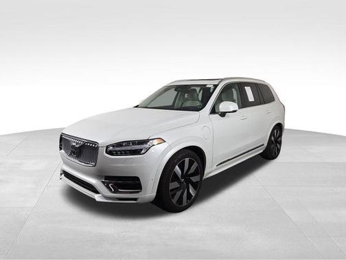 2023 Volvo XC90 Recharge Plug-In Hybrid T8 Ultimate Bright Theme 7-Seater