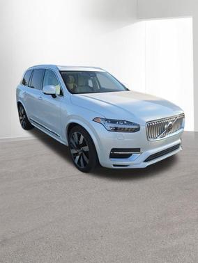 2023 Volvo XC90 Recharge Plug-In Hybrid T8 Ultimate Bright Theme 7-Seater