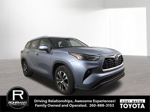 Moon Dust 2023 Toyota Highlander XLE