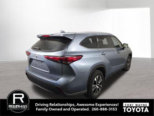 Moon Dust 2023 Toyota Highlander XLE