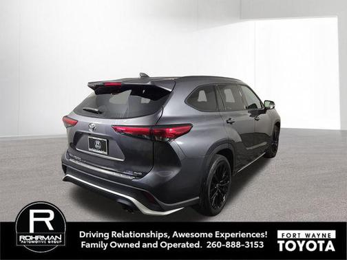 Magnetic Grey Metallic 2023 Toyota Highlander XSE