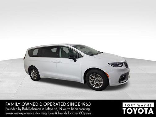 Bright White Clearcoat 2024 Chrysler Pacifica Touring L