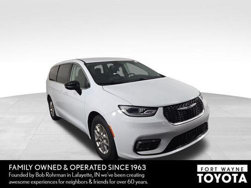 Bright White Clearcoat 2024 Chrysler Pacifica Touring L