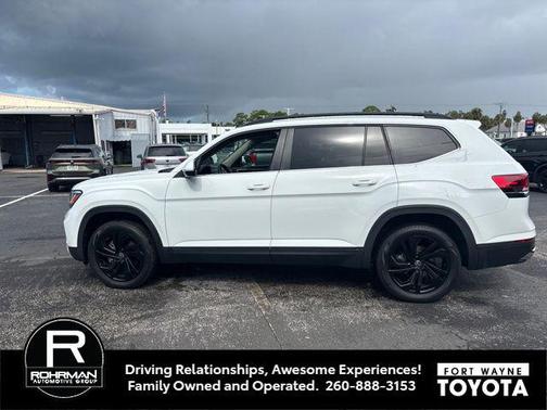 Pure White 2023 Volkswagen Atlas 3.6L SE w/Technology