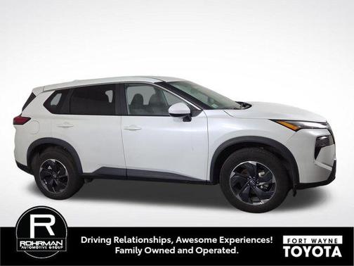 Everest White Pearl 2024 Nissan Rogue SV