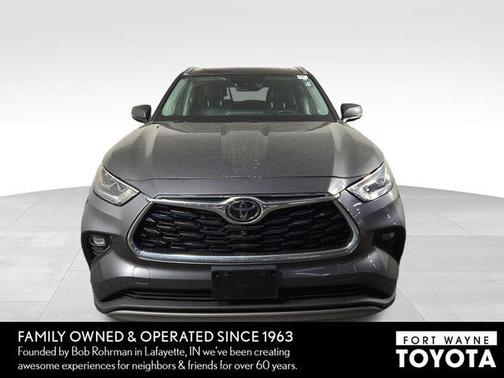Magnetic Gray Metallic 2022 Toyota Highlander Platinum