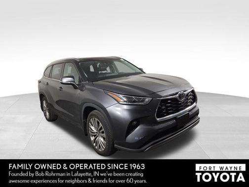 Magnetic Gray Metallic 2022 Toyota Highlander Platinum