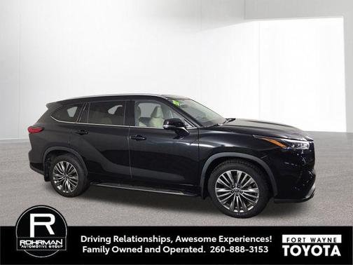 Midnight Black Metallic 2022 Toyota Highlander Platinum