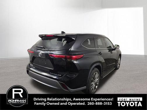 Midnight Black Metallic 2022 Toyota Highlander Platinum