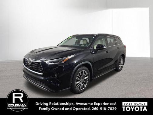 Midnight Black Metallic 2022 Toyota Highlander Platinum