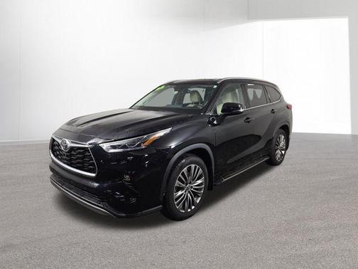 Midnight Black Metallic 2022 Toyota Highlander Platinum