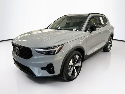 Vapour Grey Metallic 2026 Volvo XC40 Plus, B5 AWD Gas (mild hybrid), Dark
