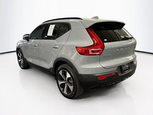 Vapour Grey Metallic 2026 Volvo XC40 Plus, B5 AWD Gas (mild hybrid), Dark