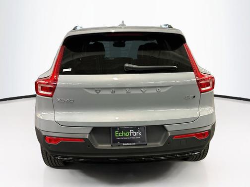 Vapour Grey Metallic 2026 Volvo XC40 Plus, B5 AWD Gas (mild hybrid), Dark
