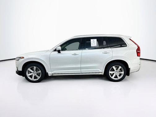 Ice White 2021 Volvo XC90 T6 Momentum