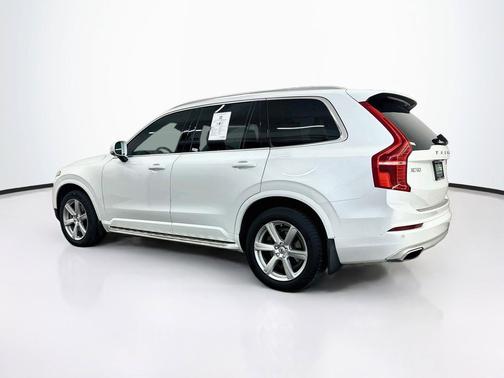 Ice White 2021 Volvo XC90 T6 Momentum