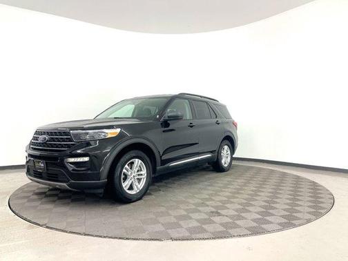 Photo 3 of 39 of 2021 Ford Explorer XLT