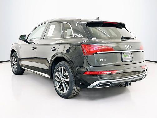 Mythos Black Metallic 2023 Audi Q5 45 S line Premium