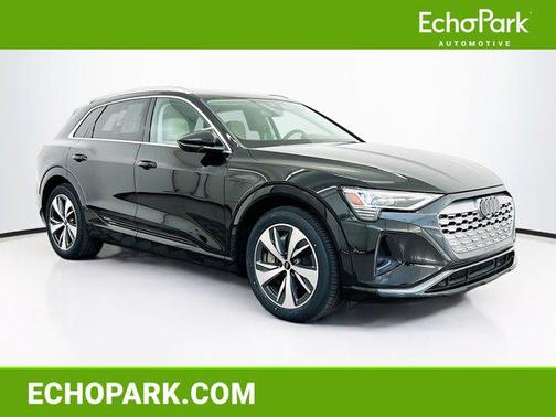 Mythos Black Metallic 2024 Audi Q8 e-tron Premium Plus