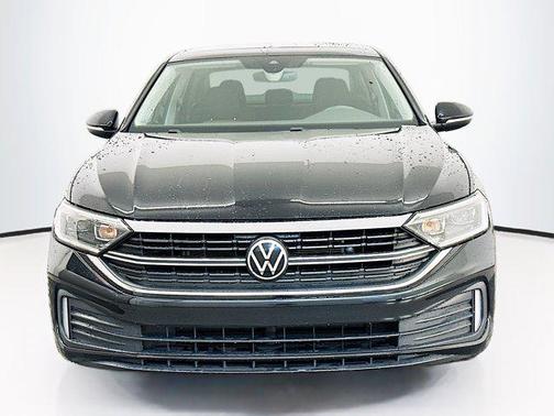 Deep Black Pearl 2024 Volkswagen Jetta 1.5T SEL