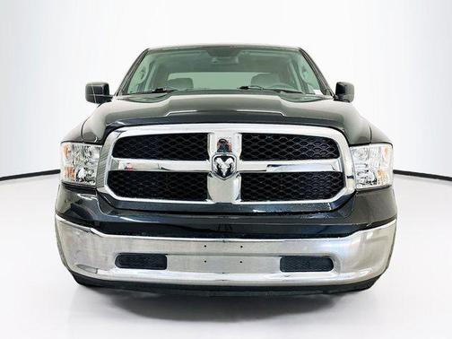 Brilliant Black Crystal Pearlcoat 2019 RAM 1500 Tradesman