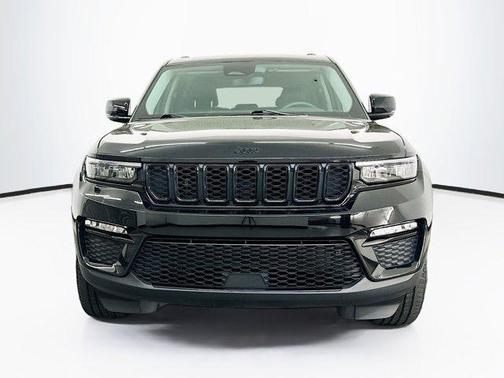 Diamond Black Crystal Pearlcoat 2023 Jeep Grand Cherokee Limited