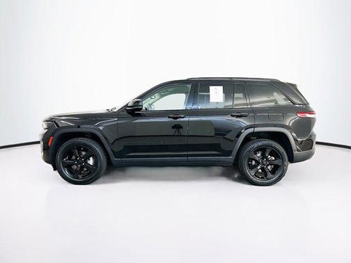 Diamond Black Crystal Pearlcoat 2023 Jeep Grand Cherokee Limited