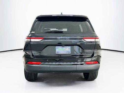 Diamond Black Crystal Pearlcoat 2023 Jeep Grand Cherokee Limited