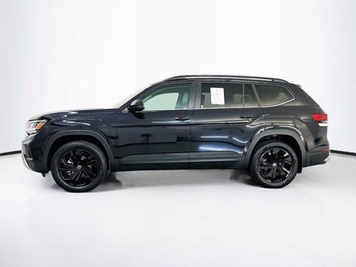 Deep Black Pearl 2023 Volkswagen Atlas 3.6L SE w/Technology