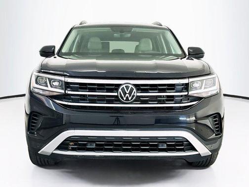 Deep Black Pearl 2023 Volkswagen Atlas 3.6L SE w/Technology