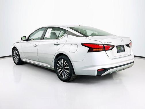 Brilliant Silver Metallic 2024 Nissan Altima 2.5 SV