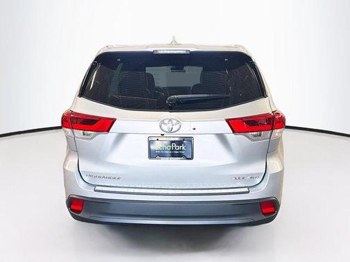 Celestial Silver Metallic 2018 Toyota Highlander XLE