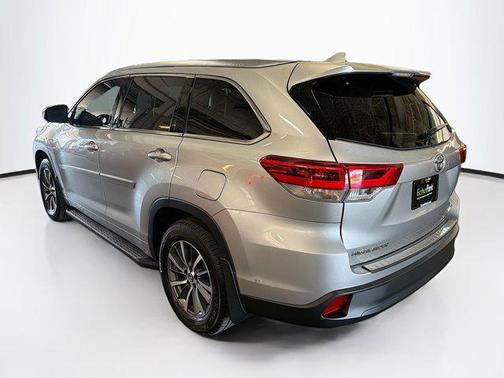 Celestial Silver Metallic 2018 Toyota Highlander XLE