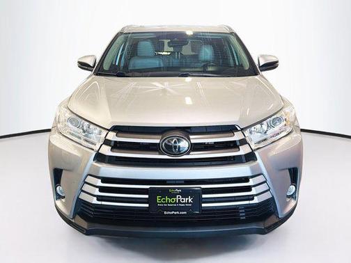 Celestial Silver Metallic 2018 Toyota Highlander XLE