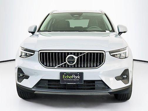 2025 Volvo XC40 B5 Plus Bright Theme