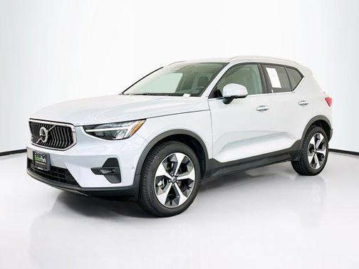 2025 Volvo XC40 B5 Plus Bright Theme