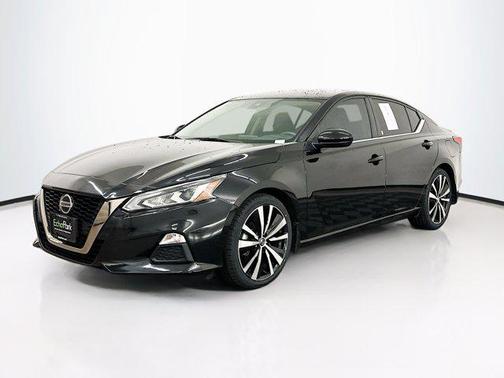 2022 Nissan Altima SR FWD