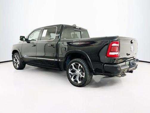 Diamond Black Crystal Pearlcoat 2021 RAM 1500 Limited