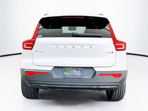 2023 Volvo XC40 B5 Plus Dark Theme