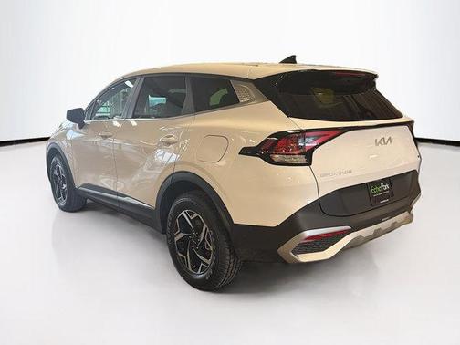 Glacial White Pearl 2025 Kia Sportage LX