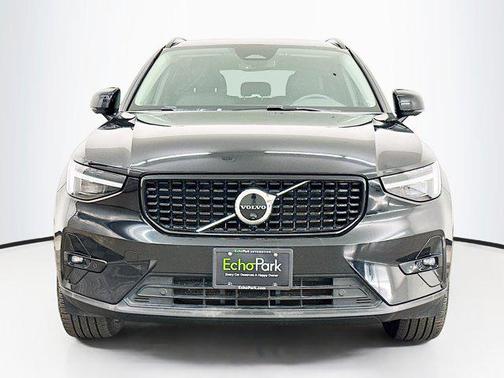 Onyx Black Metallic 2023 Volvo XC40 B5 Ultimate Dark Theme