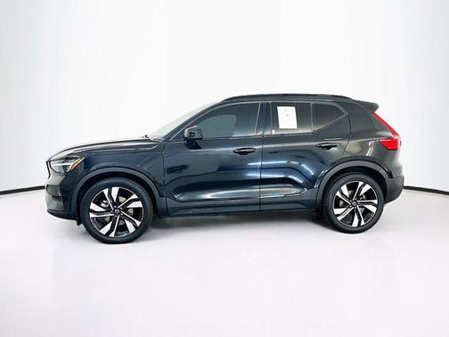 Onyx Black Metallic 2023 Volvo XC40 B5 Ultimate Dark Theme