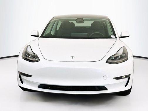Pearl White Multi-Coat 2022 Tesla Model 3 Long Range